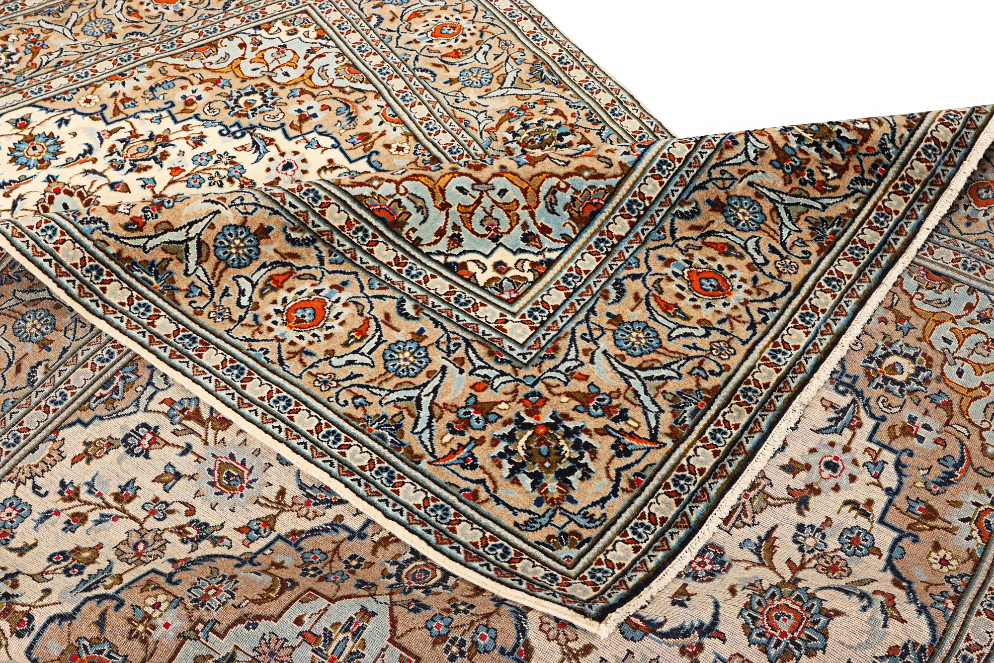 Matta, Keshan, ca 326 x 195 cm.