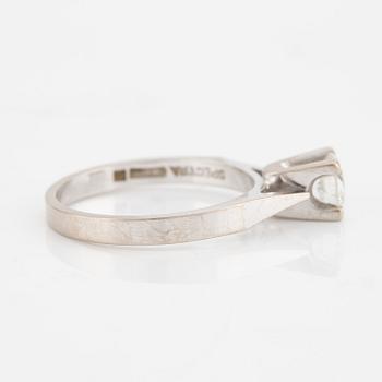 Ring, 18K white gold with a diamond-cut diamond 0.60 ct according to engraving.