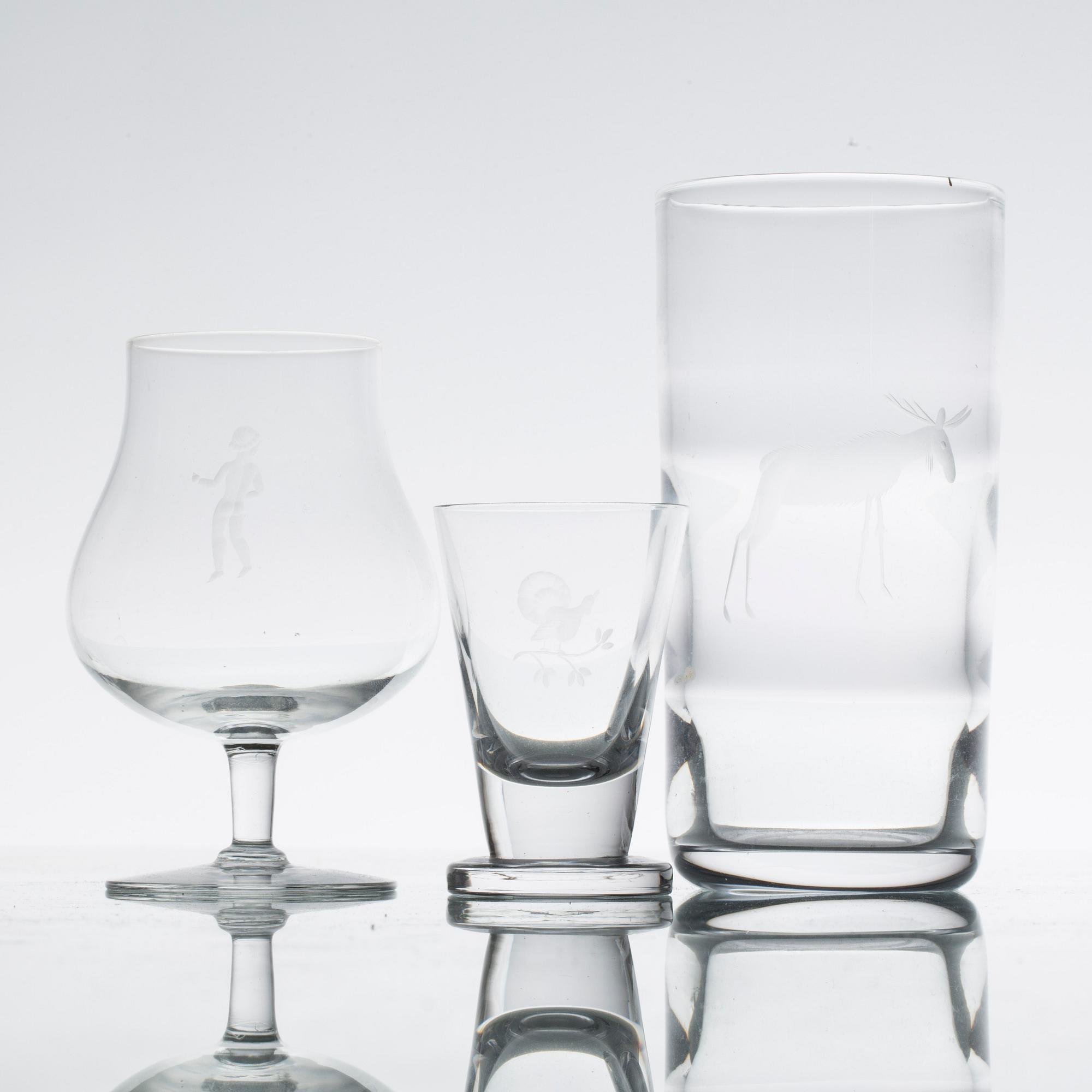 GLASSERVISDELAR, 8+6+19 delar, bl.a. Nils Landberg, Orrefors, 1900-talets första hälft.