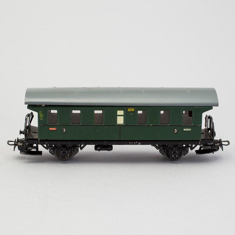 MÄRKLIN, lok samt 6 stycken vagnar, skala H0 Tyskland 1900-talets andra hälft.
