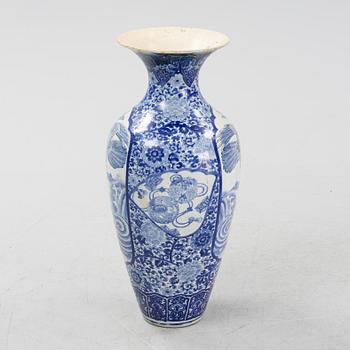 A Japanese blue and white vase, 19th century.