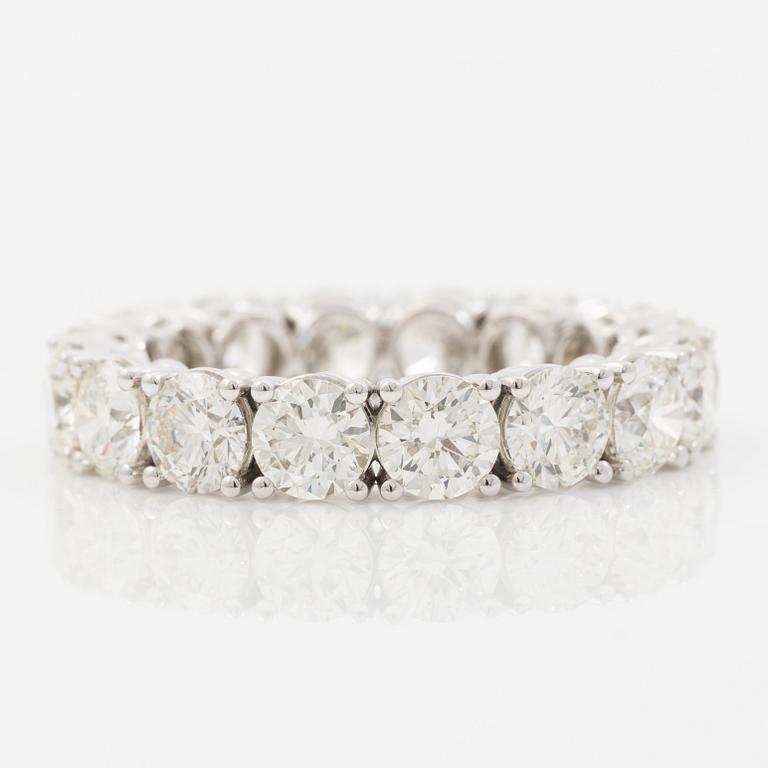 Full eternity ring 18K white gold set with brilliant-cut diamonds.