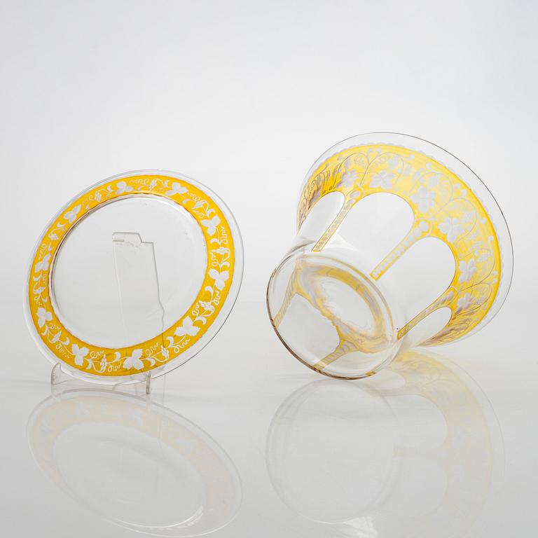 Eric O. W. Ehrström, an engraved glass bowl on a plate for Karhula Glassworks. Model designed in 1925.