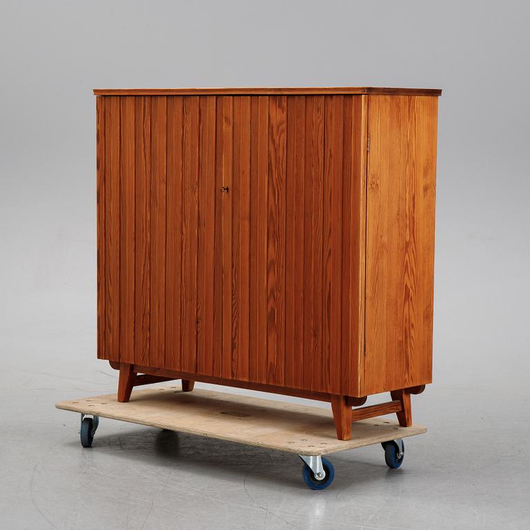 Göran Malmvall, a pine cabinet, Svensk Fur, 1940's.