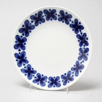 44 pieces of porcelain tableware by Marianne Westman, model "Mon Ami", for Rörstrand, 20th century.