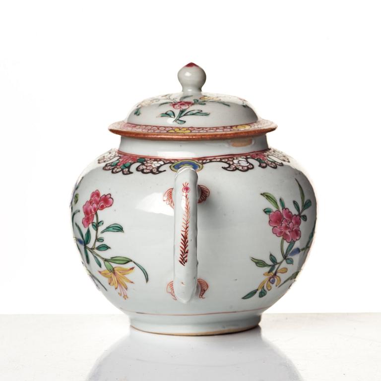 A famille rose tea pot with cover and cups with stand, Qing dynasty, 18th Century.