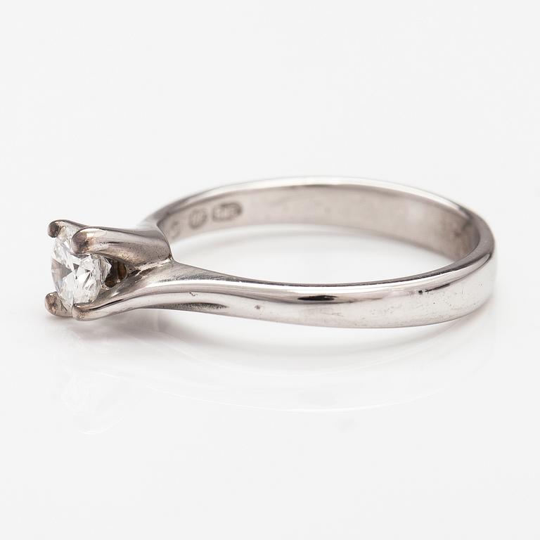 A 14K white gold ring with a diamond ca. 0.41 ct according to engraving.