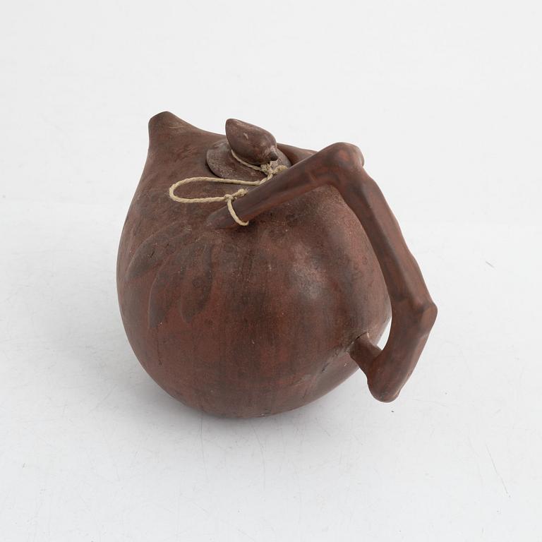 Two Chinese yixing ware teapots, late Qing dynasty / early 20th century.
