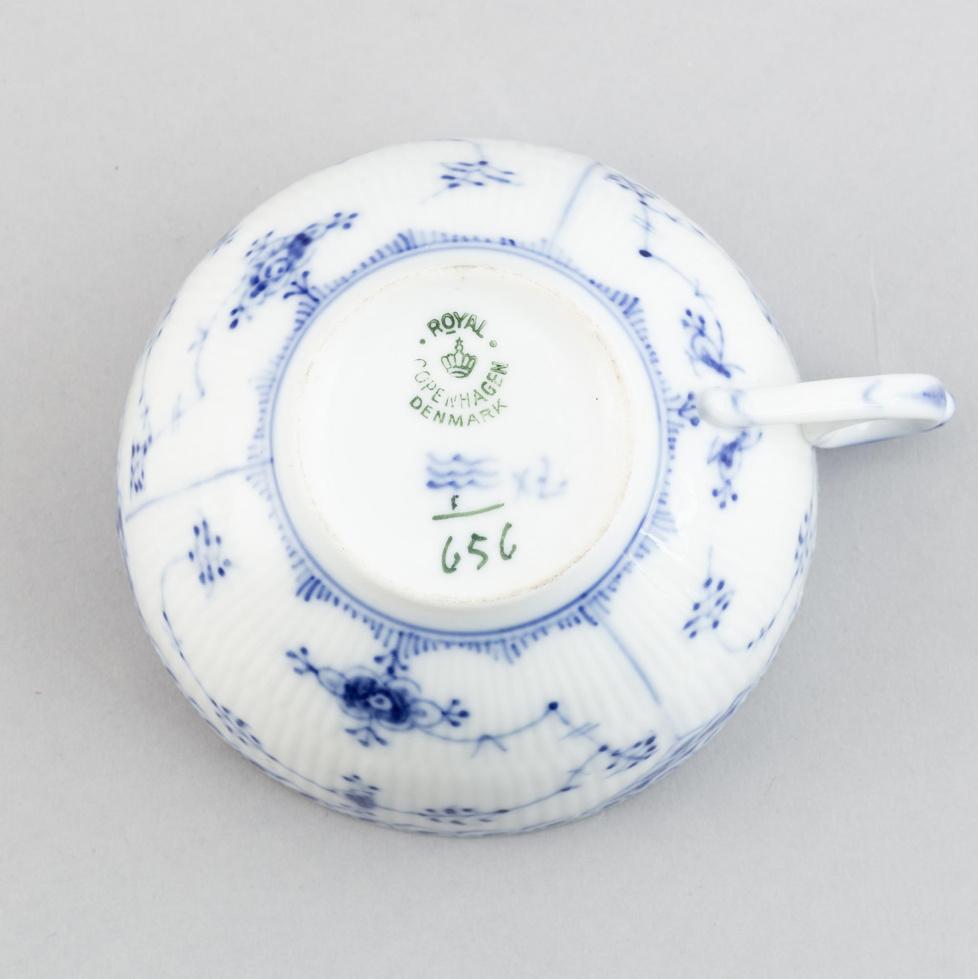 30 pieces, Royal Copenhagen, "Musselmalet", porcelain, Denmark.