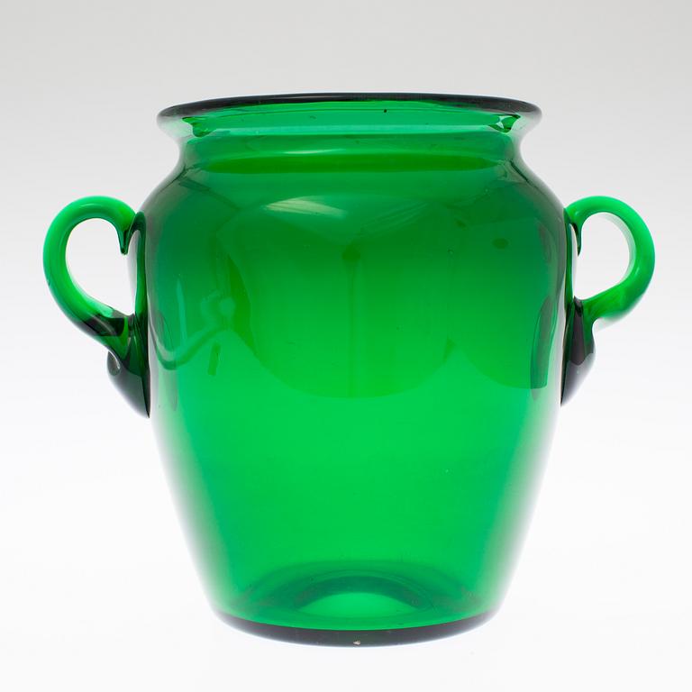 A GLASS VASE, early 20th century.