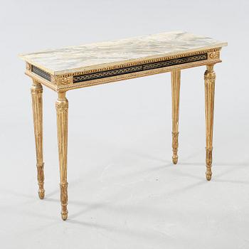 A late Gustavian table , around the year 1800.