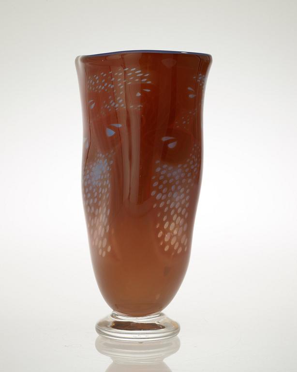A Gunnar Cyrén 'graal' glass vase, Orrefors 1990.