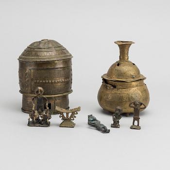 Two Forowas / Receptacle for gold dust, and five goldweights, Ashanti, Ghana.