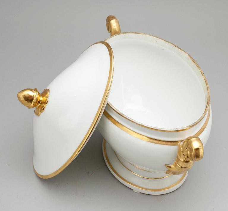 TERRIN med LOCK, porslin, Paris, Empire, 1800-talets första hälft.