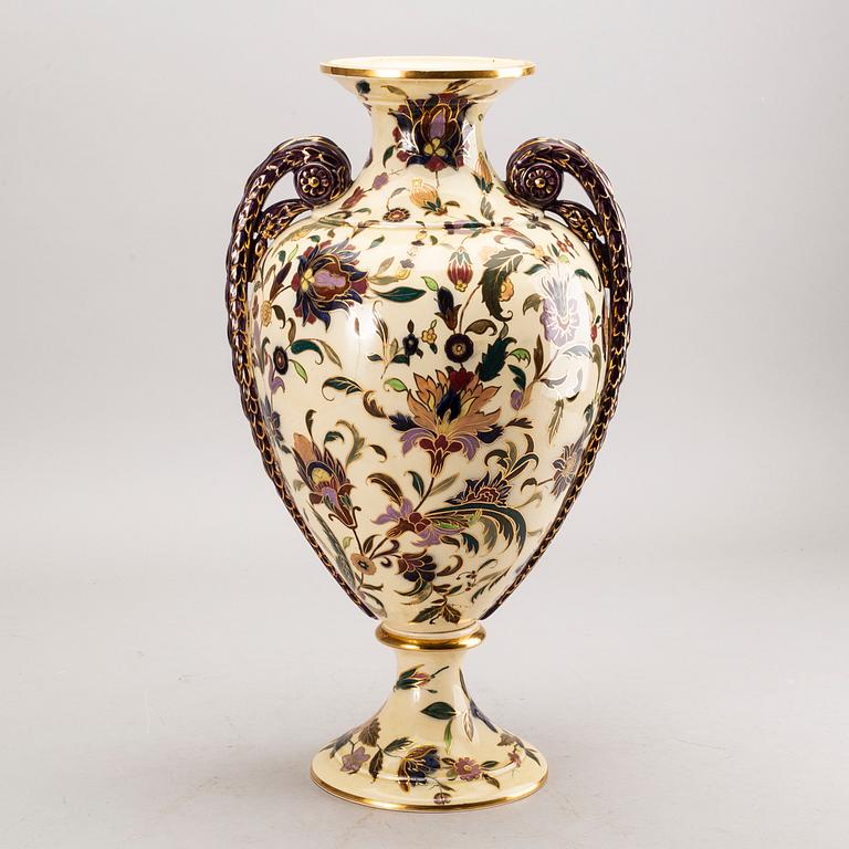 A Röstrand majolica vase around 1900.