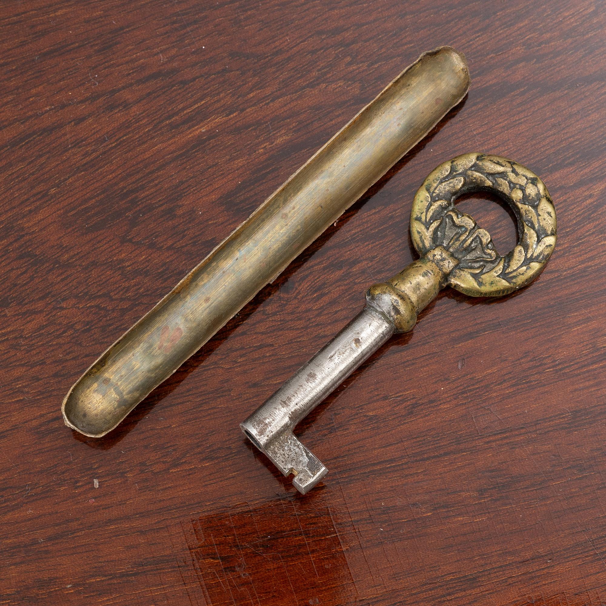 Sybord, sengustaviansk stil, omkring år 1900.