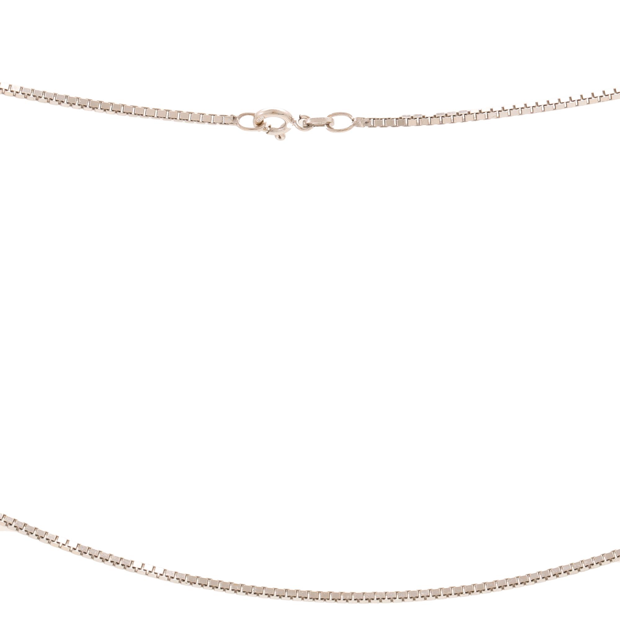 An 18K white gold venezia necklace.