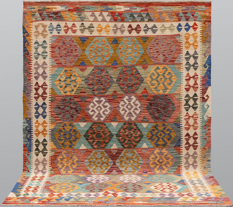 Matta, Kelim, klassisk design, 245 x 179 cm.