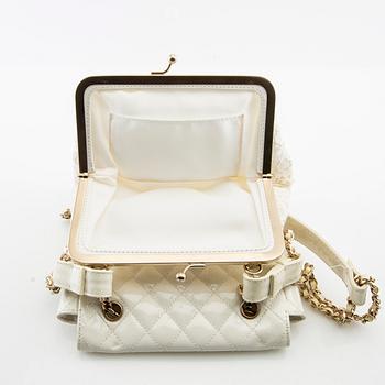 Chanel, Väska "Patent Lace Mini Kiss Lock Flap Double Bag".