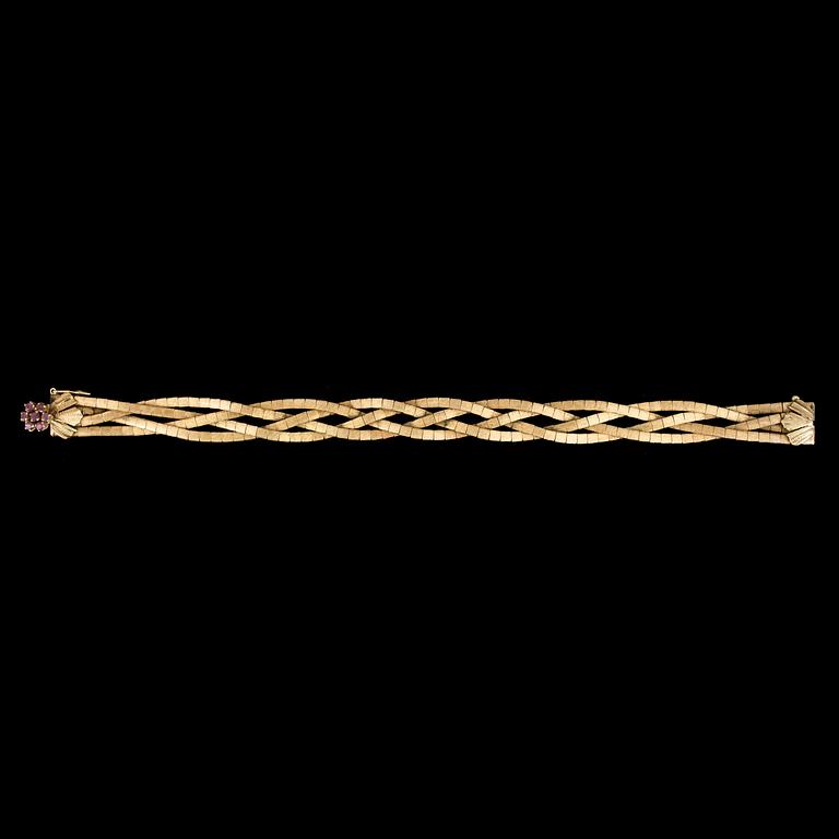 ARMBAND, 18k guld med 7 små rosa safirer, omkring 1900-talets mitt. Vikt ca 28,9 gram.