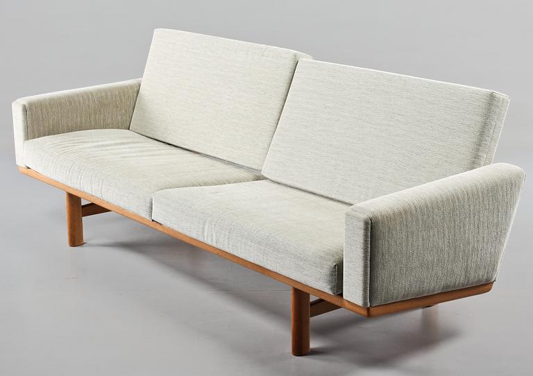 SOFFA, "GE 236", Hans J Wegner, 1900-talets andra hälft.