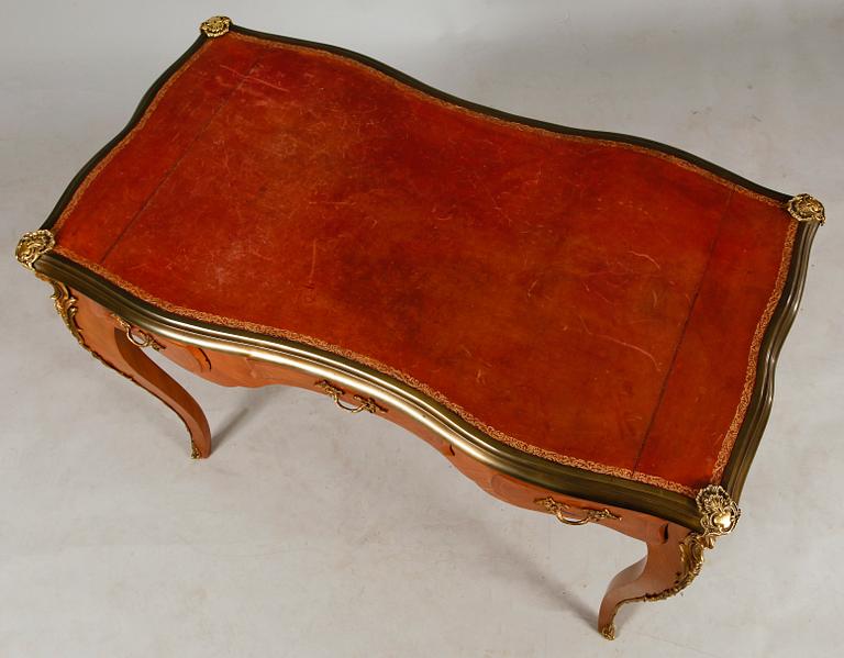 SKRIVBORD, rokokostil, 1900-talets andra hälft.