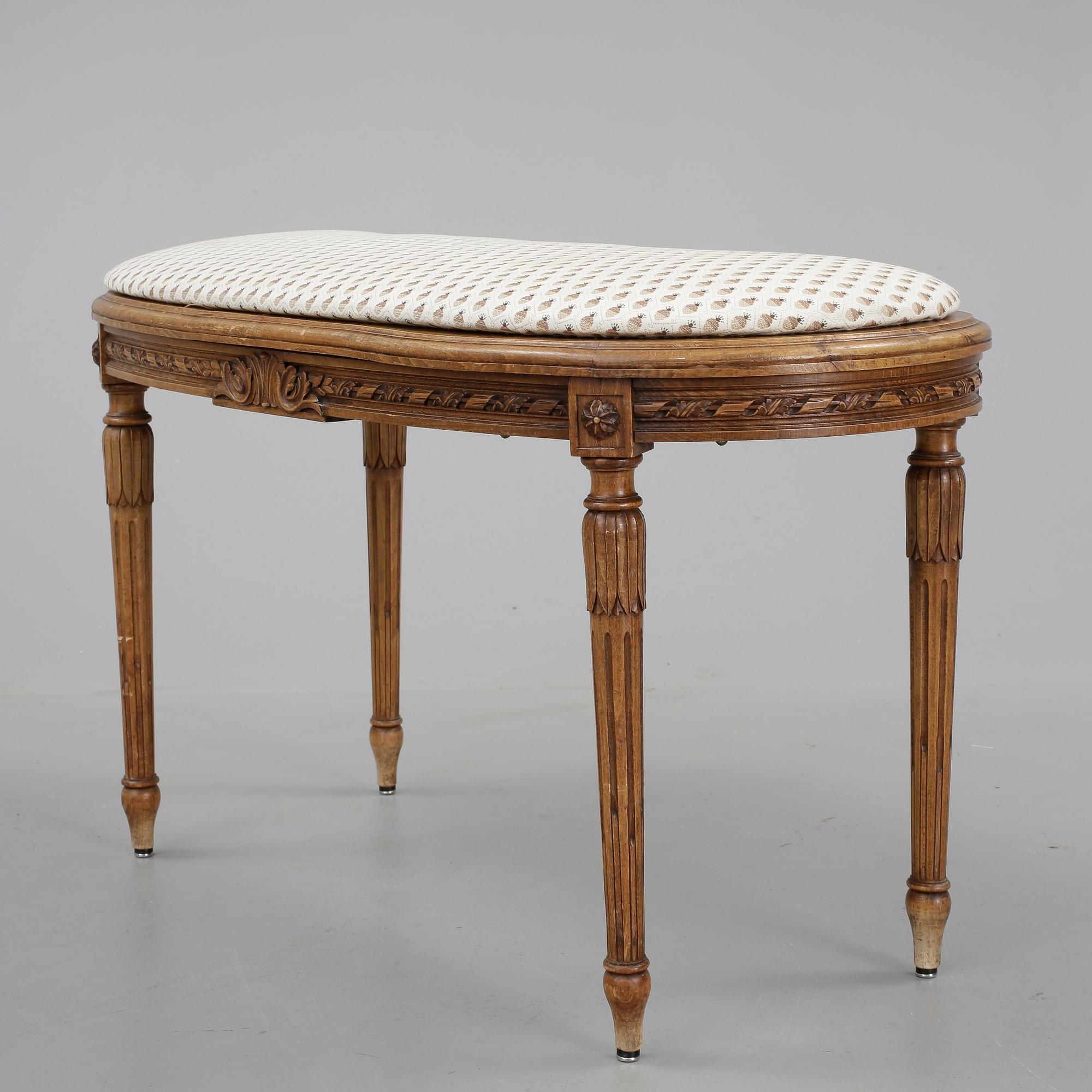 TABURETT, Louis XVI-stil, 1900-talets första hälft.