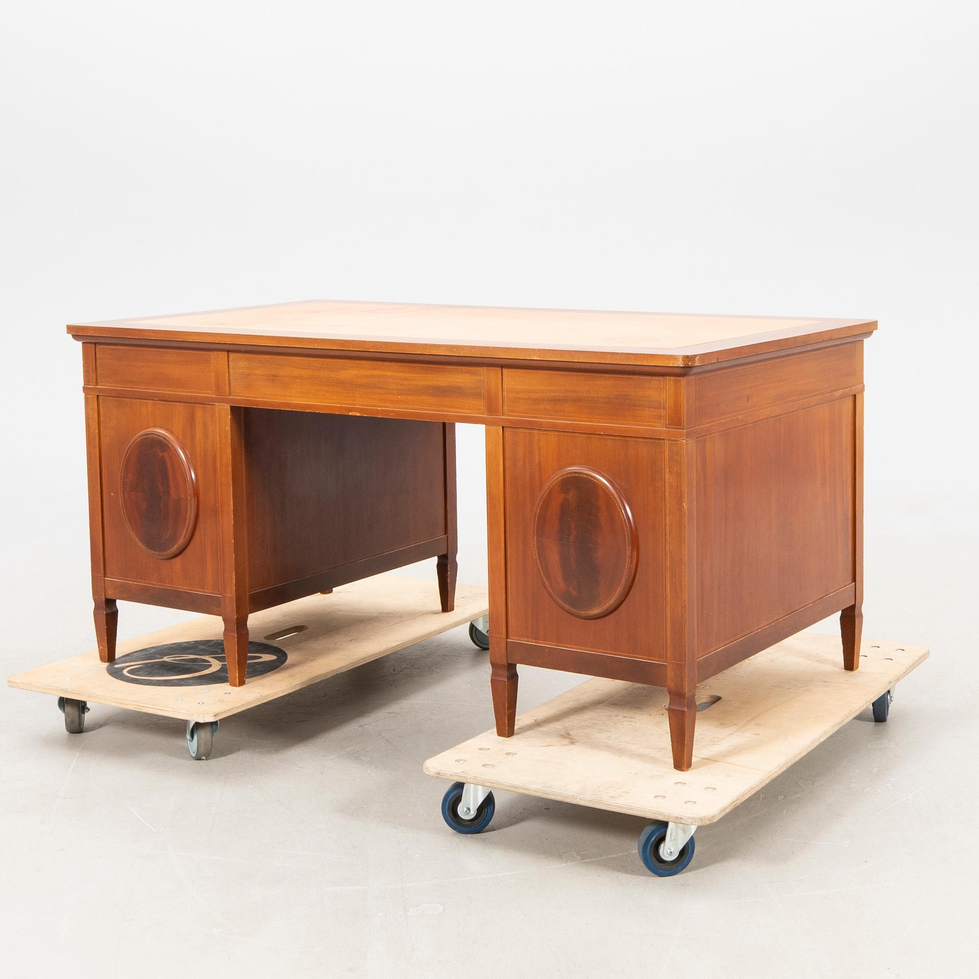 Skrivbord  med stol NK (Nordiska Kompaniet) tidigt 1900-tal.