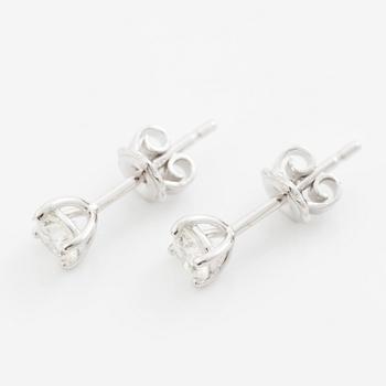 Earrings 18K white gold set with brilliant-cut diamonds, accompanied by GIA dossier.