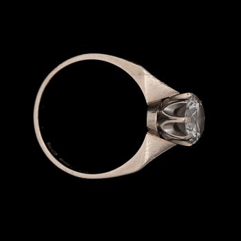A brilliant cut diamond ring, 1.35 ct.