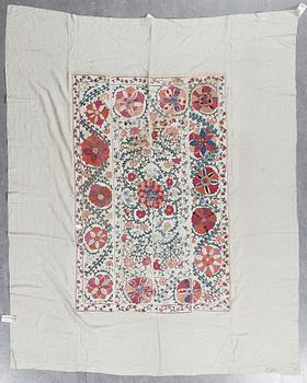 ANTIKT UZBEKISTANSKT SUZANI BRODERI. 154,5 x 102 cm.