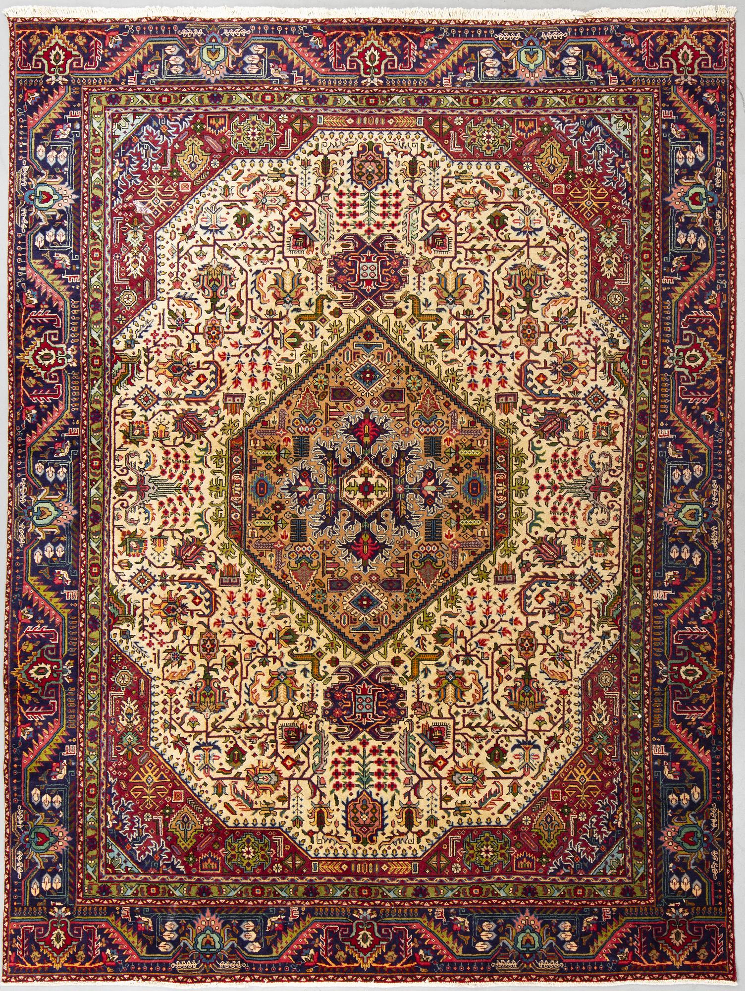 Matta, Täbris, 364 x 273 cm.