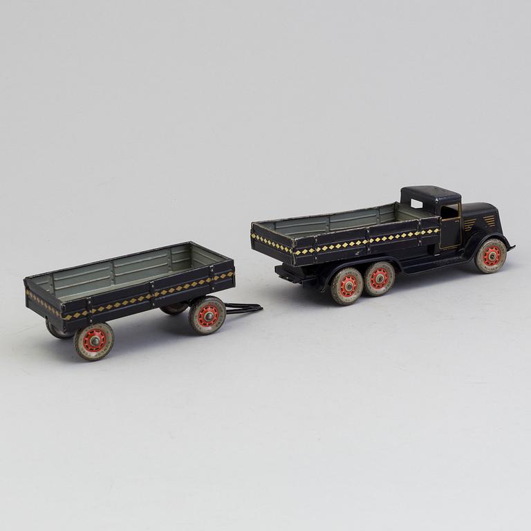 A mid 20th century toy truck, plate.