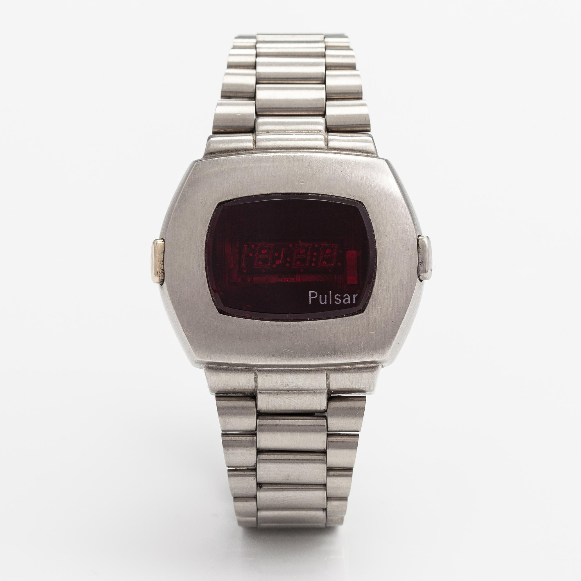 Pulsar, wristwatch, 40 x 32 mm.