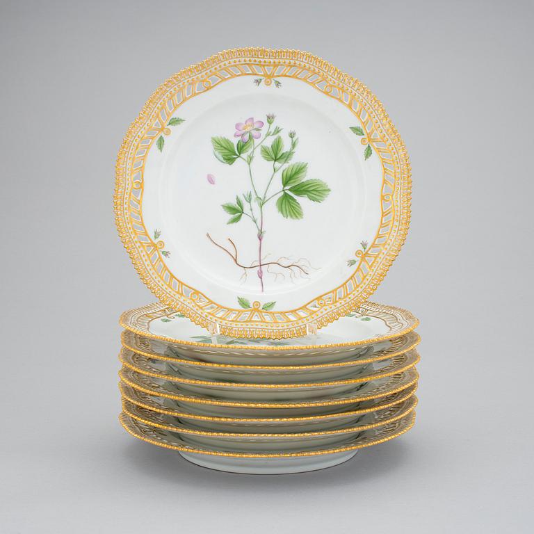 A set of 8 Royal Copenhagen 'Flora Danica' dessert dishes, Denmark, 20th Century.