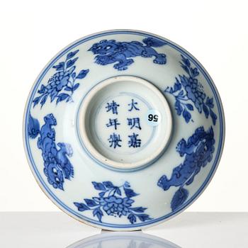 A blue and white jar, and a dish Tianqi/Chongzhen, mid 17th century.