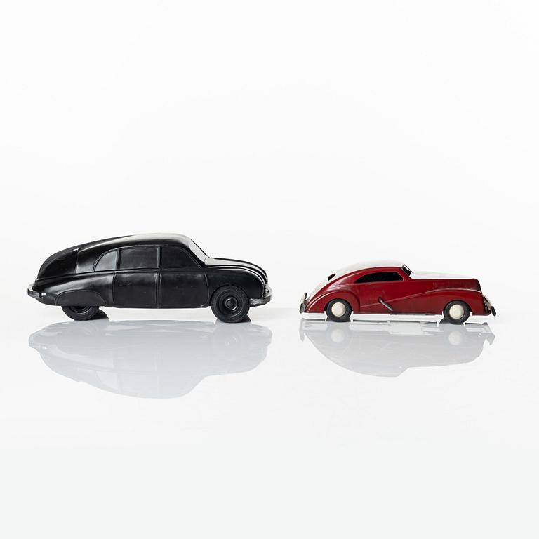 Automobil memorabilia, 4 delar, 2 bilar, flaska och skylt.