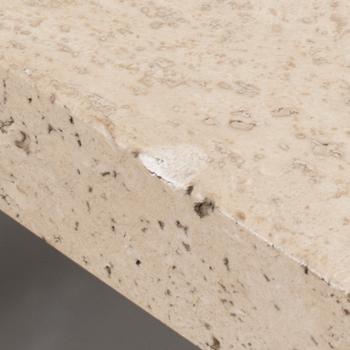 A MID 20TH CENTURY COFFEE TABLE.