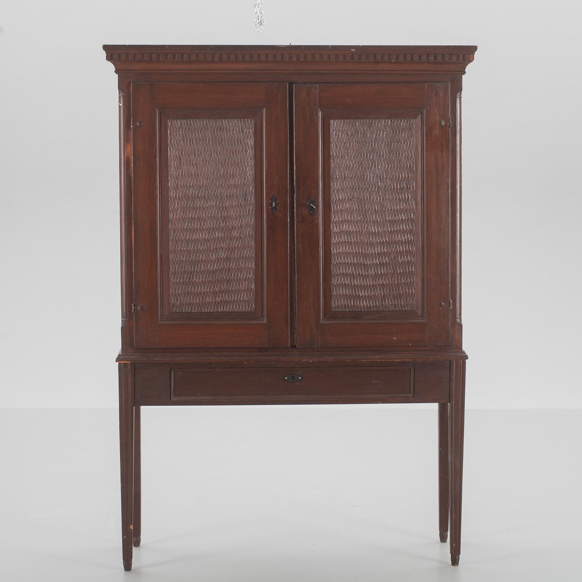 SKÅP, sengustavianskt, omkring 1800.