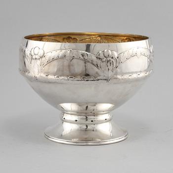 SKÅL, jugend, silver, GAB, Stockholm, 1910. Vikt 1270 g.