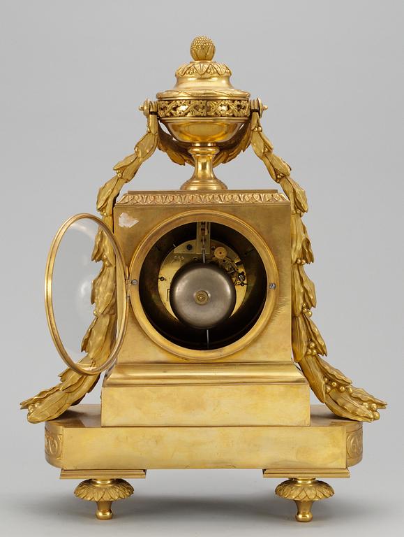 A French Louis XVI-style late 19th century mantel clock by Popon.