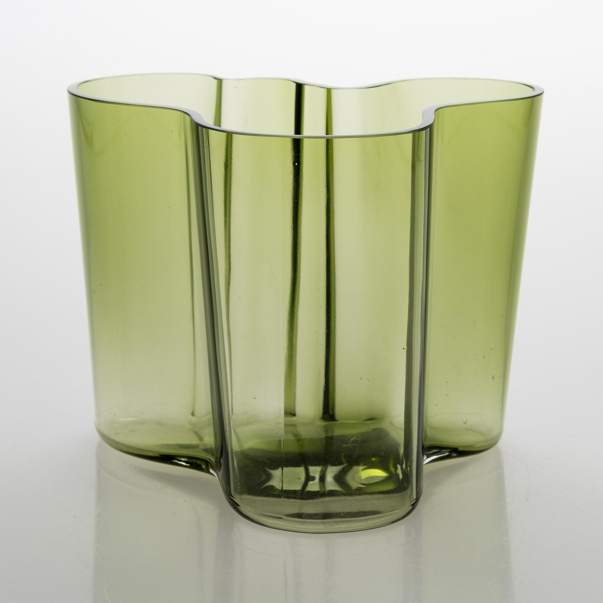 Alvar Aalto, 'Savoy' 50-year jubilee glass vase, signed A. Aalto 1936-1986 Iittala 470/8000.