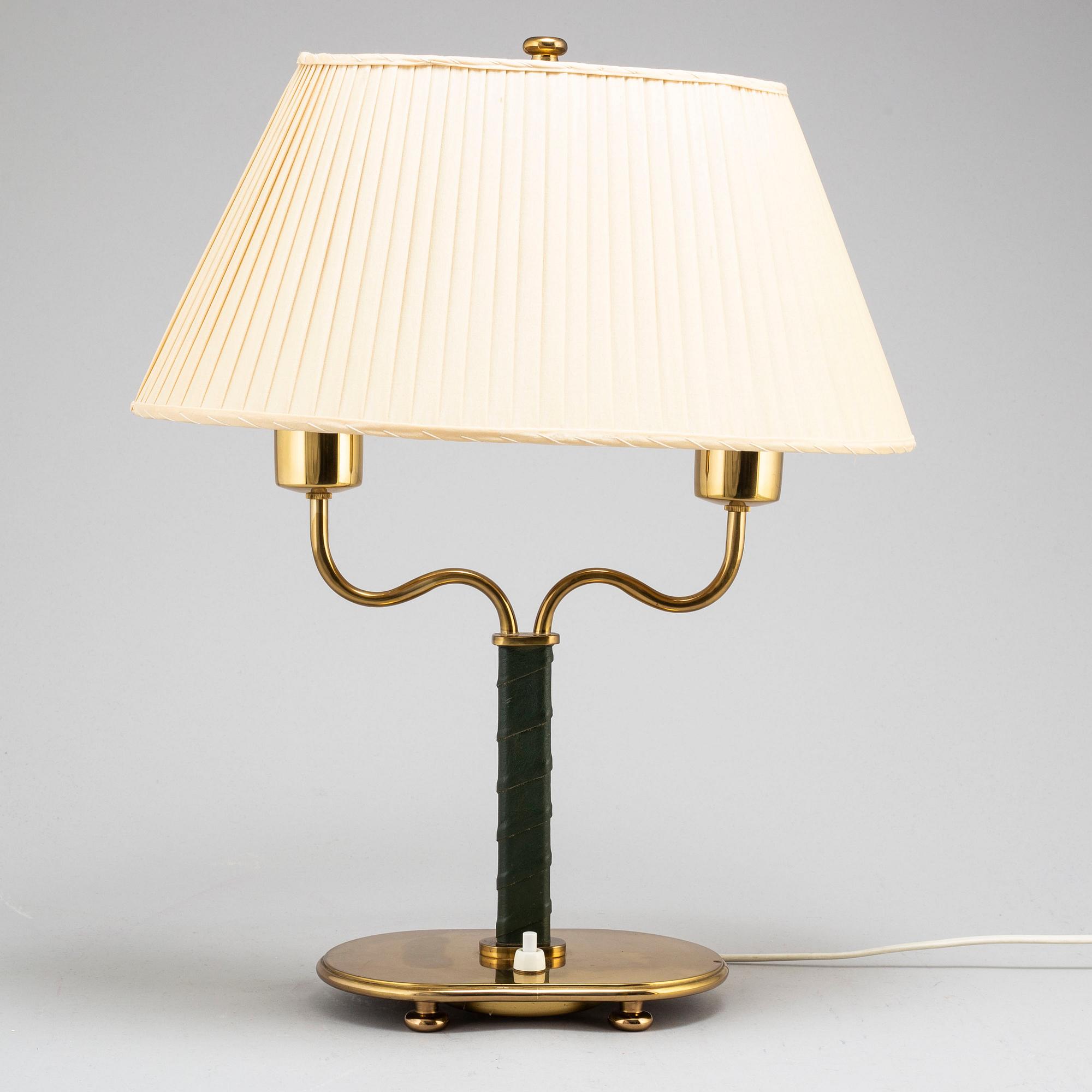 JOSEF FRANK, a table lamp modell no 2388 FIRMA SVENSKT TENN.