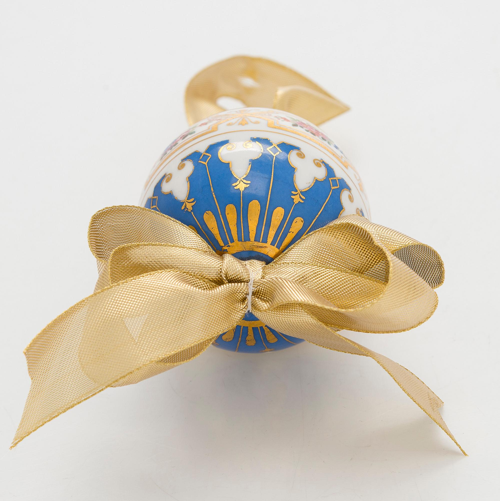 Dekorationsägg, porslin, Ryssland, kring sekelskiftet 1900.