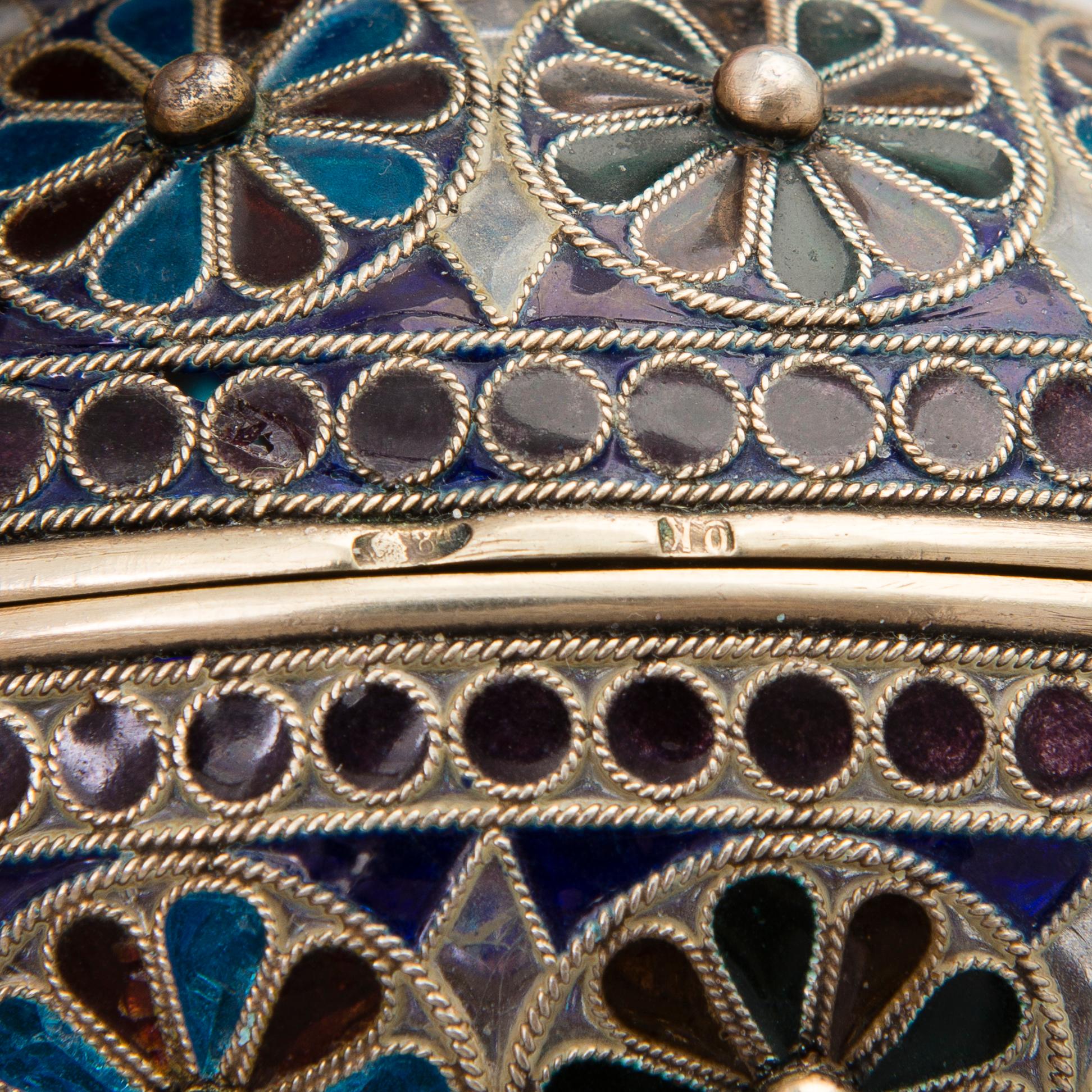 A RUSSIAN PLIQUE A JOUR ENAMEL EGG, silver, Russia ca 1900.