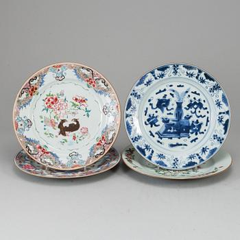 A group of four famille rose and blue and white plates, Qing dynasty, Qianlong (1736-95).