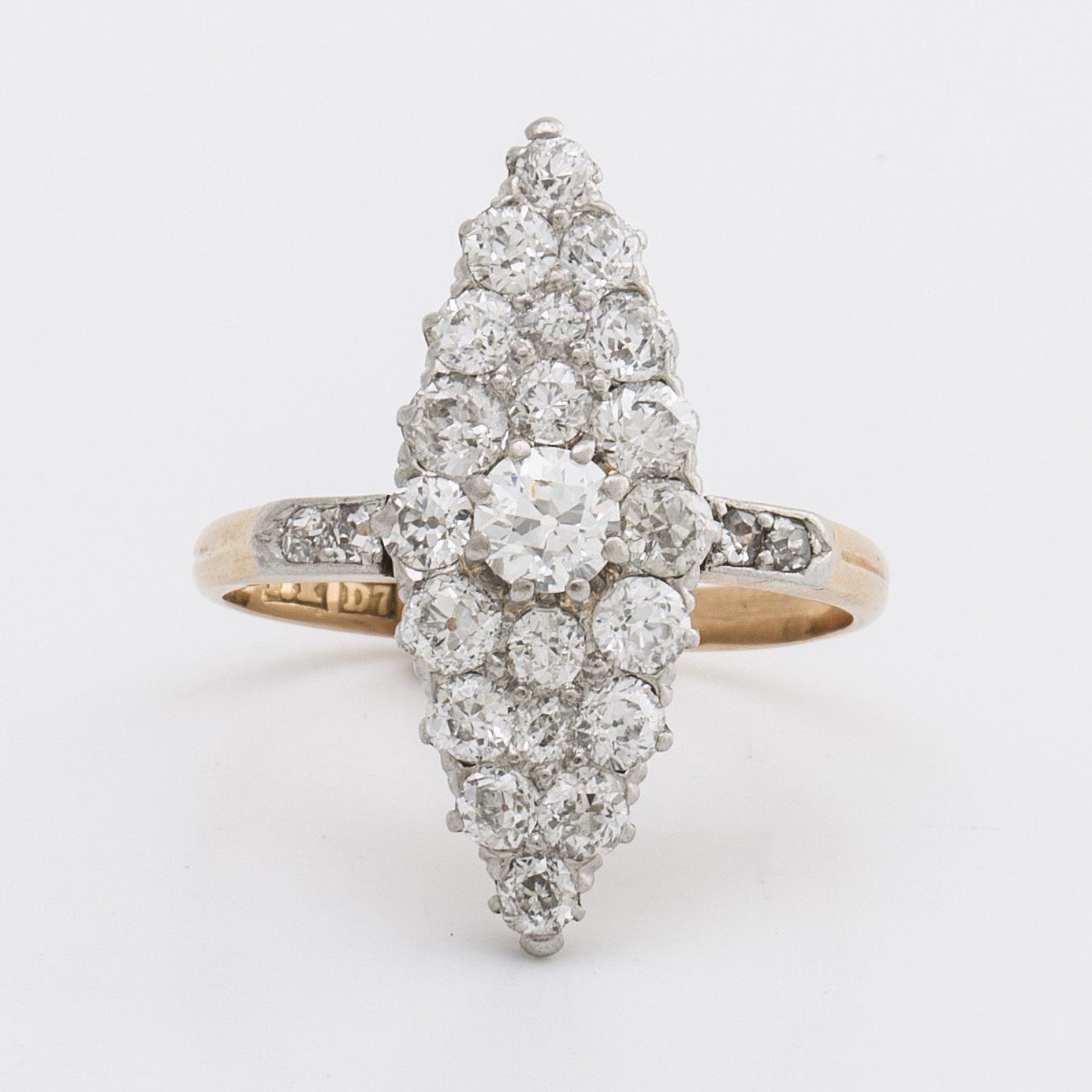 Ring 18K guld o platina m gammalslipade diamanter ca 1 ct totalt, Stockholm 1906.