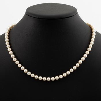 Pärlcollier, med odlade pärlor, lås 18K guld.