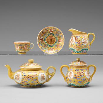 A set of 10 part yellow ground 'Birthday' service, Republic, early 20th century, with Guangxu six character mark.