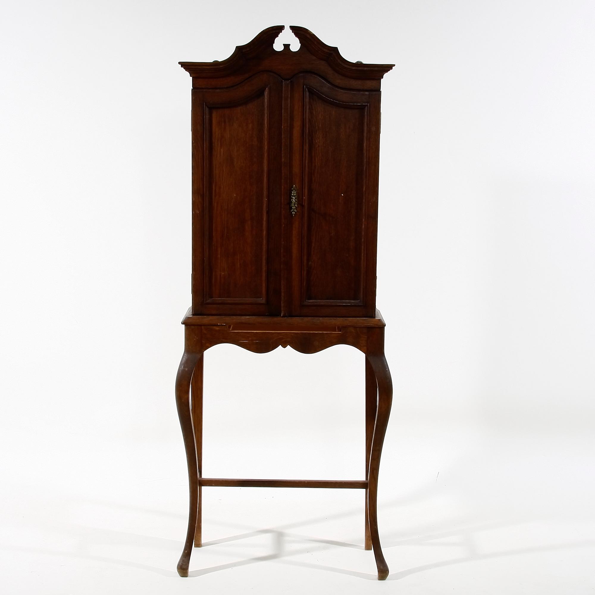 VÄGGSKÅP, 1800/1900-tal.